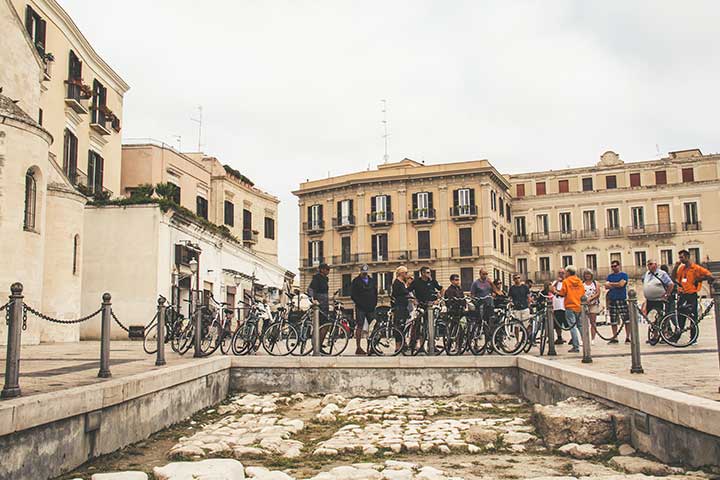 Piazza Ferrarese a Bari vecchia